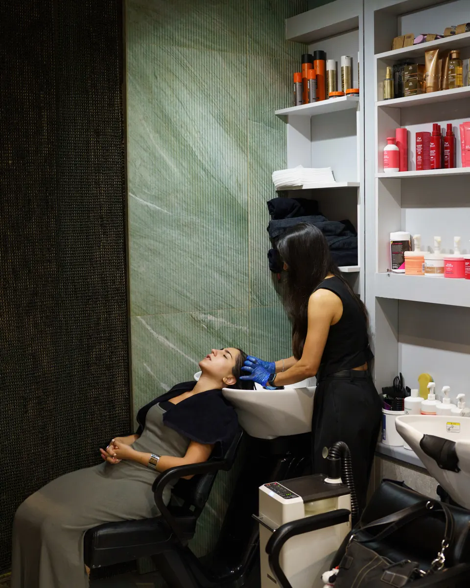 A client relaxing at the wash basin during a treatment